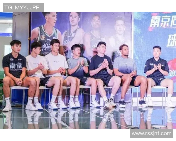 南京篮球队配合变革引发热议球迷期待新战术带来的精彩表现 南京篮球队配合变革引发热议球迷期待新战术带来的精彩表现